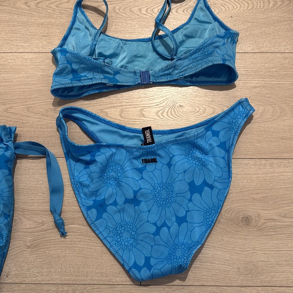 Triangle Daisy Bikini - Picture 5 of 5